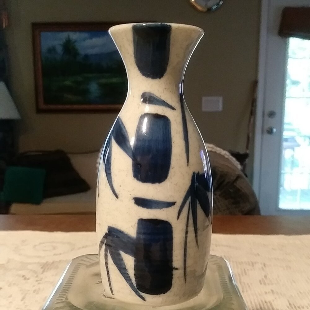 🪷 🎍White and Blue Bamboo Japanese Ceramic Sake Bottle and 4 Cups - Picture 2 of 9